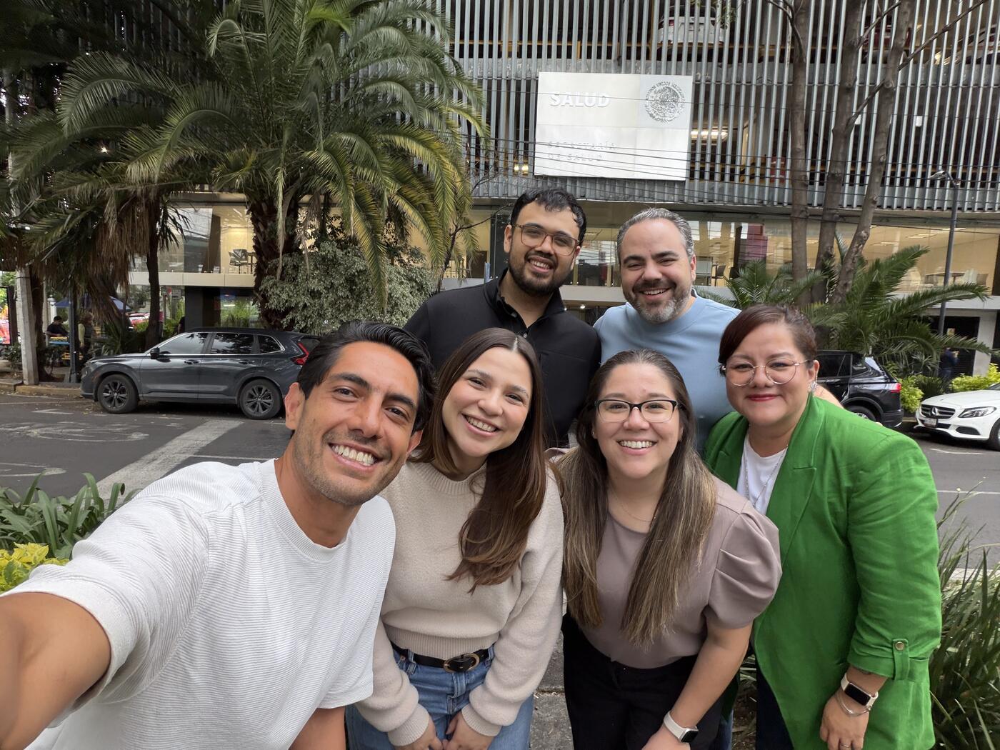 Equipo de SaludTotal saliendo de la DGIS tras aprobar la auditoría de la NOM-024